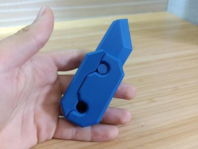 Gravity knife, no screws needed