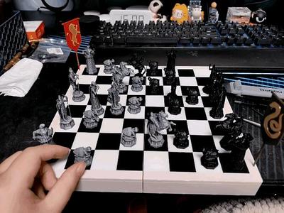 Harry Potter Mini Wizard Chess - House Battle