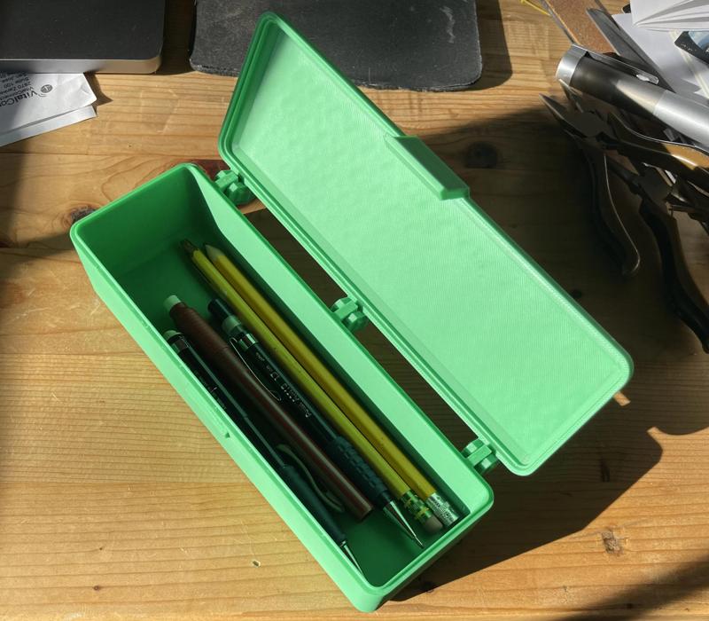 Elastic latch box - pencil case size