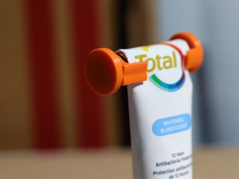 Toothpaste Roller squeezer with Secure Clip