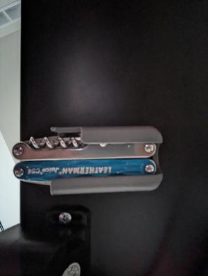 Juice_CS4_Under_desk_Mount_command_strips.stl