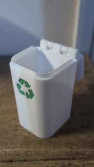 Mini Recycle Bin for your desk - print in place 