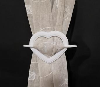 Heart-shaped curtain holder