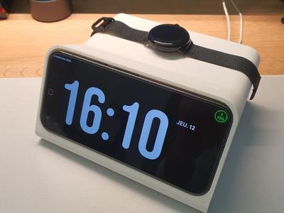 Google Pixel 9 Pro XL and Pixel Watch Dock (Scott)