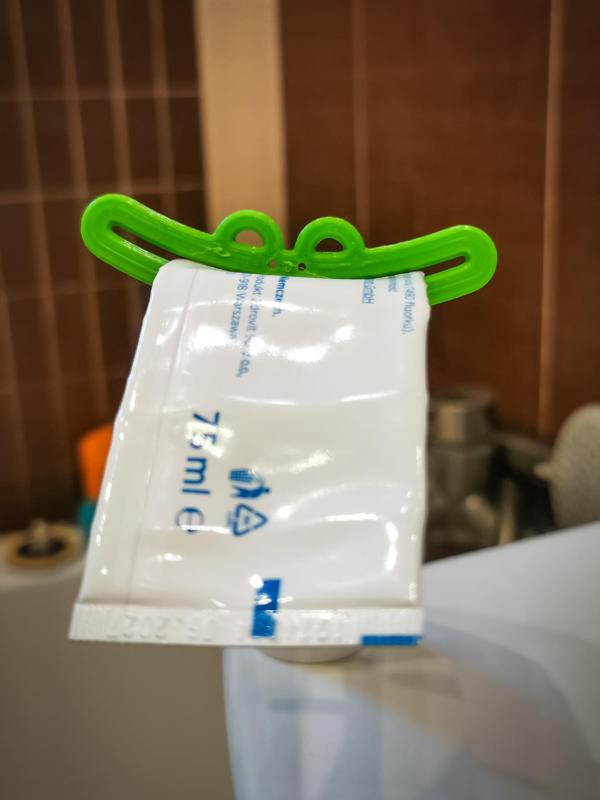 Frog shaped toothpaste squeezer