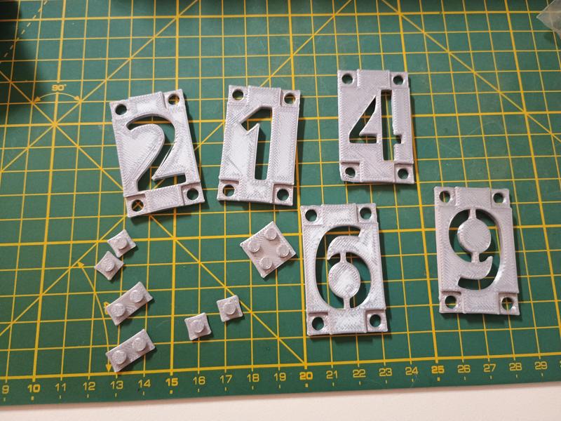 Combinable spray paint stencils