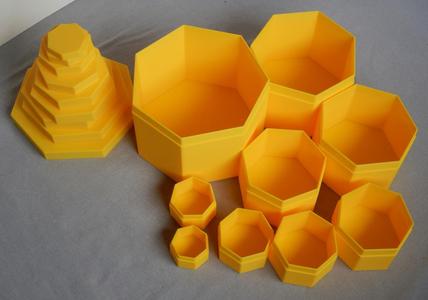Dose sieben-eckig Matroschka / Babuschka; Seven-sided tin Matryoshka / Babushka