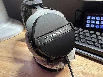 Beyerdynamic DT 990 PRO close back covers
