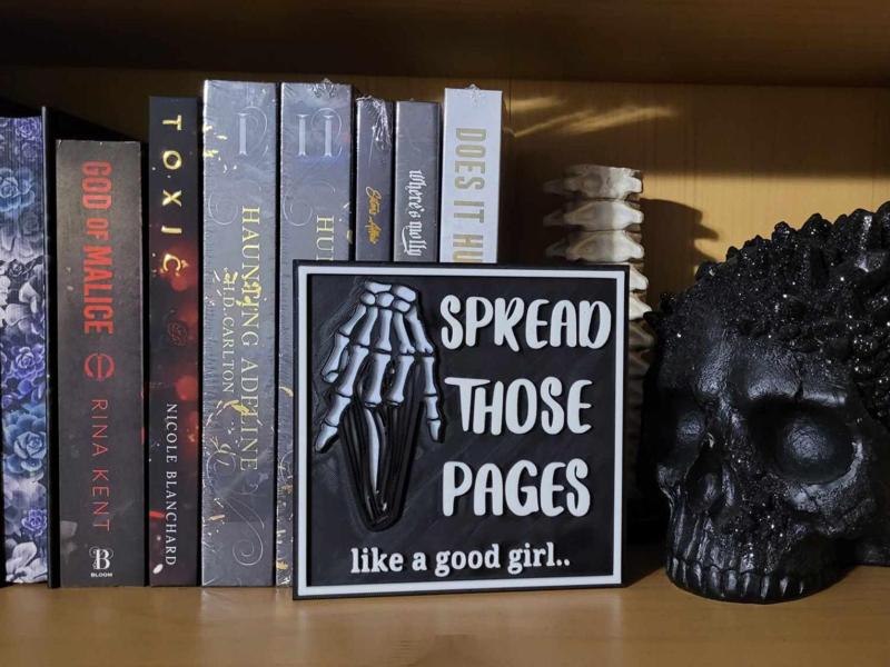 Bookshelf Sign - Spread those.. (Multi. Options)