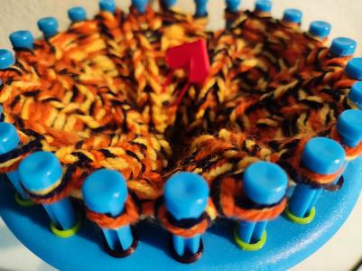 Markers for knitting loom