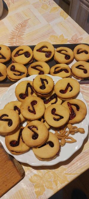 Sound note cookie cutter