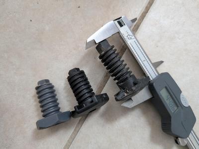 Leveling foot for GE stove