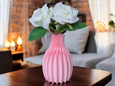 Extraordinarily shaped vase “Facetta”