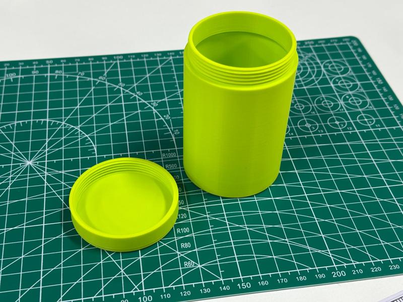 Simple jar with annoying long threaded lid