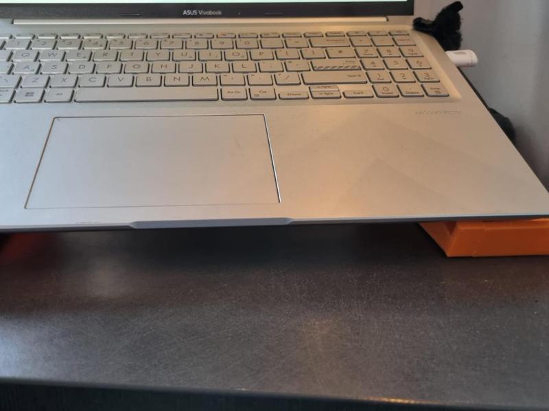 Laptop stand