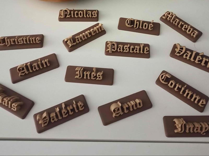 Name Tag - Editable place cards (fusion 360 file)