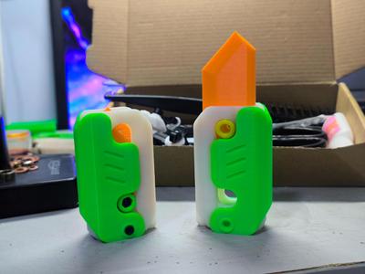 Fidget gravity knife—carrot kid—little radish