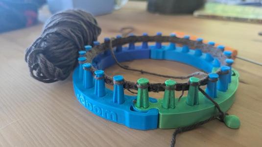 Break loom -- replaceable pins