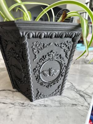 Victorian Gothic Planter Pot with Tray