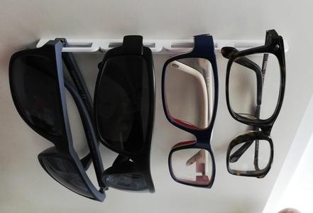 Wall glasses holder