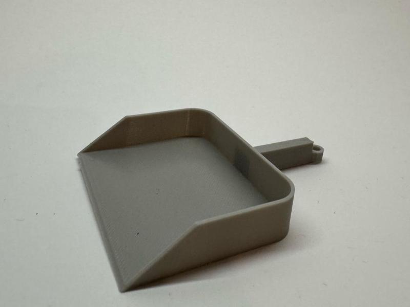 Simple kitchen shovel