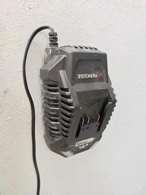 Parkside PLG 20 C3 charger holder