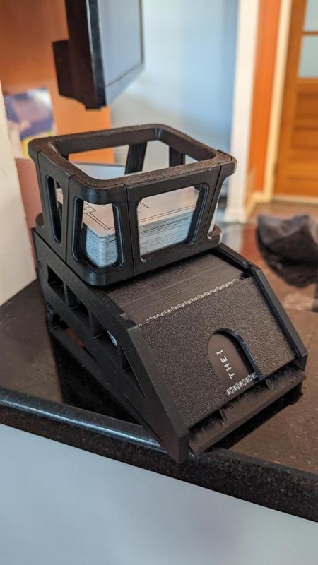 Card Dealer Shoe With Magnetic Discard Tray