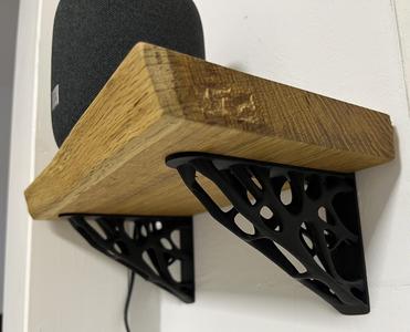 Topology optimised shelf bracket