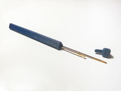 Needles holder for repair kit