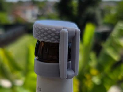 Beer bottle cap with snap closure