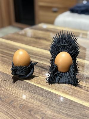 EASTER GAME OF EGG / GAME OF THE EGG / EGG HOLDER