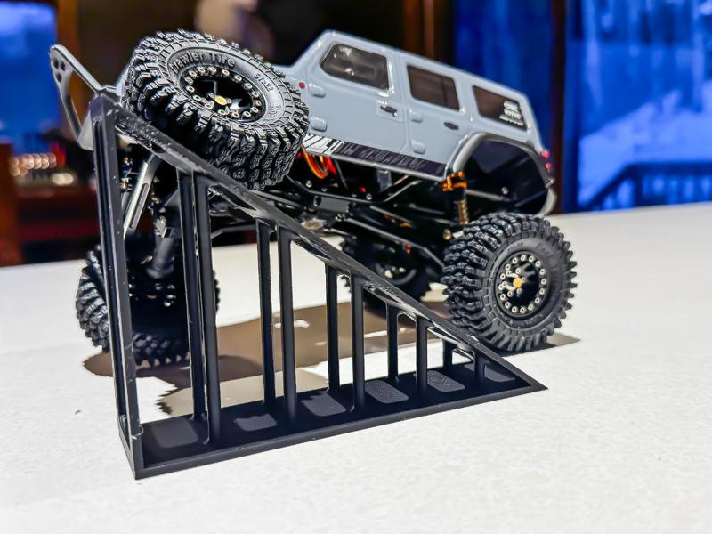 1/24 scale articulation test ramp with scale