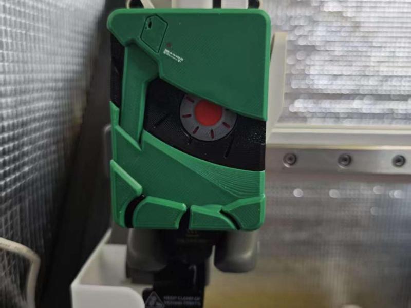 Zaku-style extruder cover