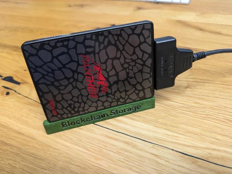 Blockchain Storage - SSD disk holder
