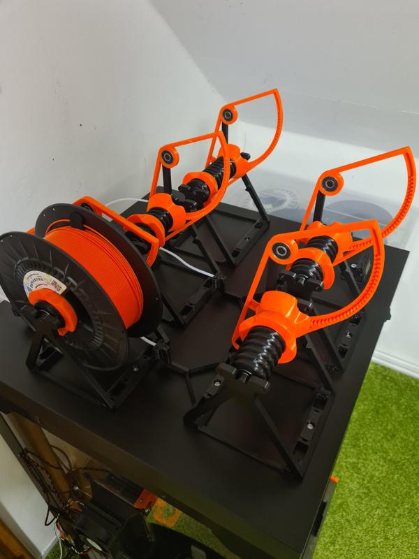 Auto-rewind spool holder - Grips & Arm for wheel weights