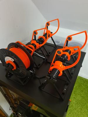 Auto-rewind spool holder - Grips & Arm for wheel weights