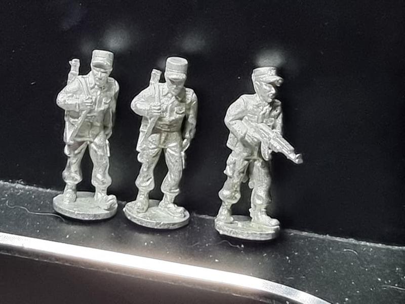 CUBA1 Cubans in caps with Aks and support weapons 20mm Elhiem