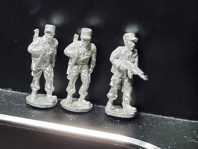 CUBA1 Cubans in caps with Aks and support weapons 20mm Elhiem