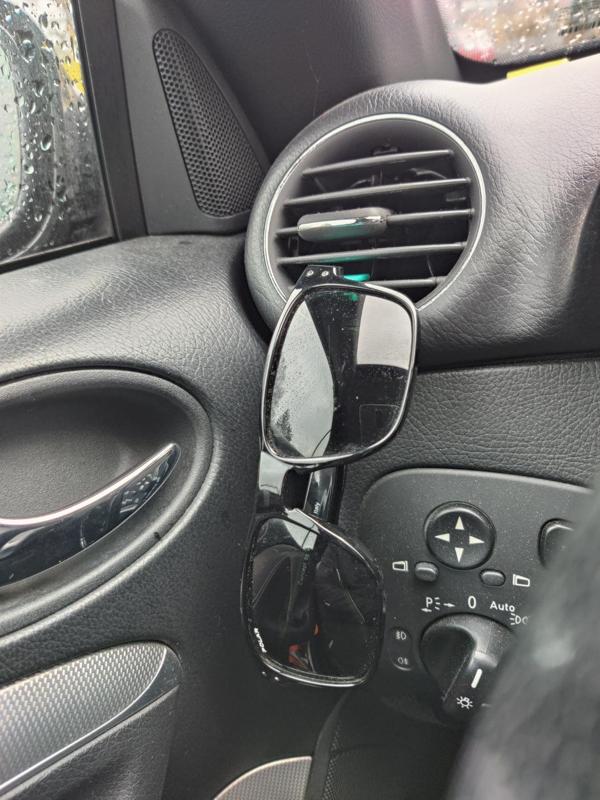 Sunglass Clip for your cars air vent