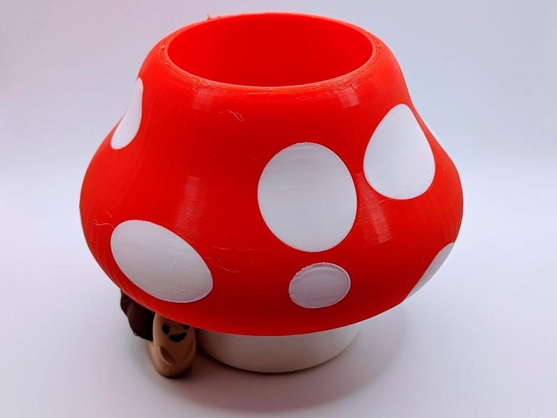 Mushroom Planter with Snail