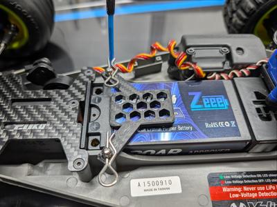 Traxxas Rustler Battery Hold down