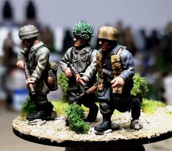 28mm German Fallschirmjager rifle team 1