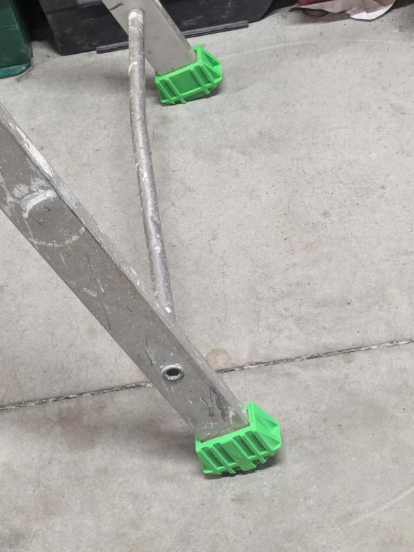 pied escabeau(stepladder foot)