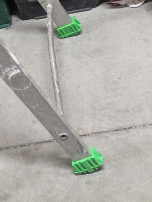 pied escabeau(stepladder foot)