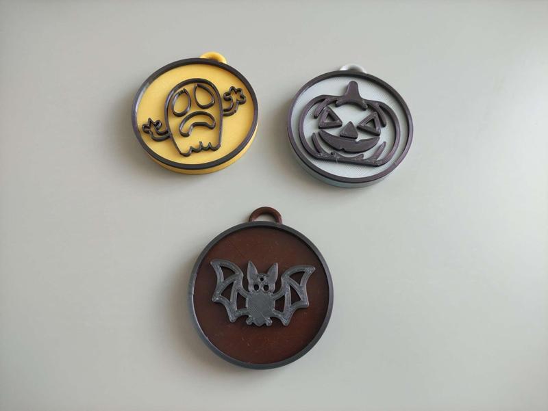 Halloween medal