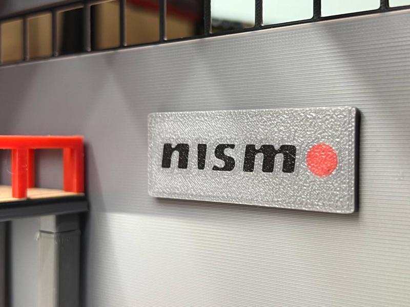 1:64 Nismo logo Banner diorama