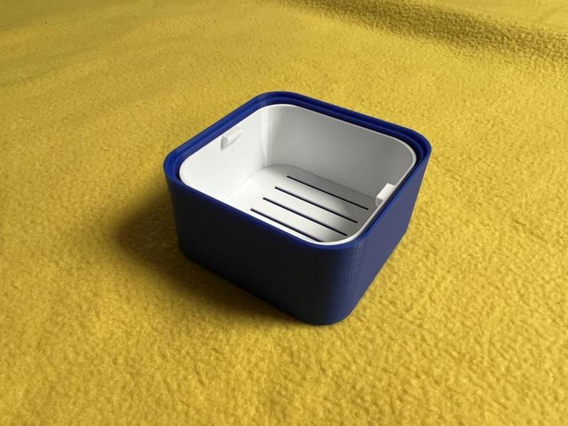 Dental retainer/braces box with seperate insert