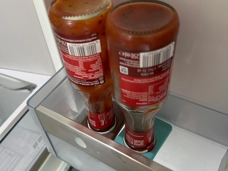 Sauce Holder Tip-Over Protection 