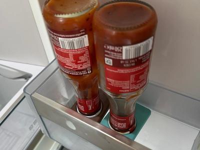 Sauce Holder Tip-Over Protection 