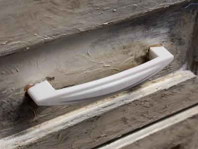Cabinet or drawer handle